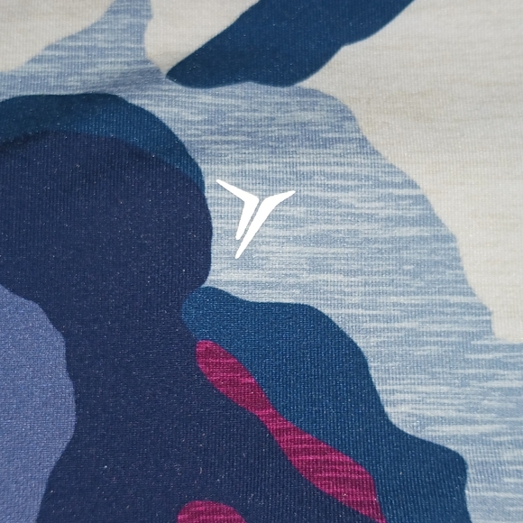 Like New! Old Navy Active Floral Print Capri Style Leggings! Medium!💙 - Picture 3 of 4